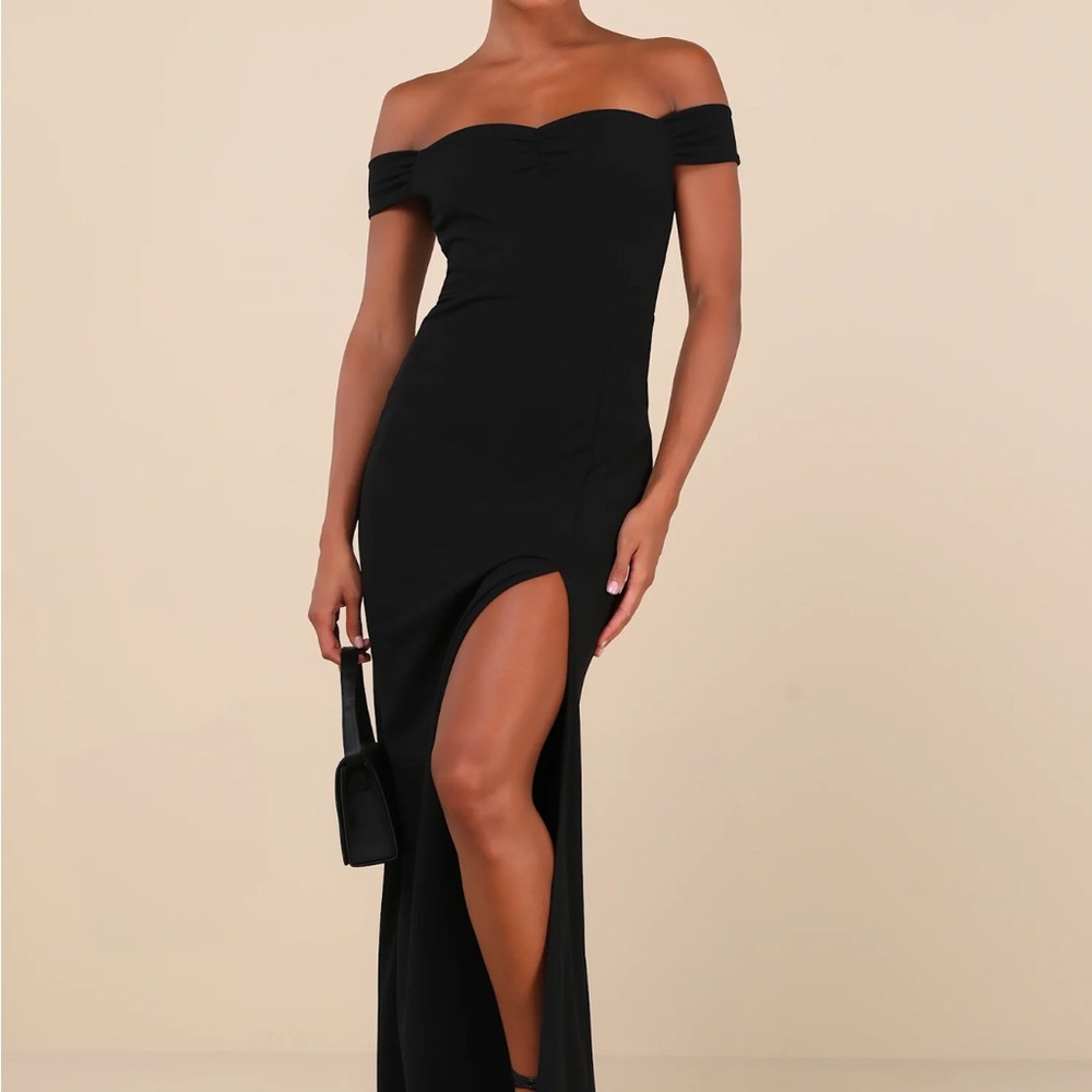 Lulu's Black Sleeveless Sweetheart Maxi Gown